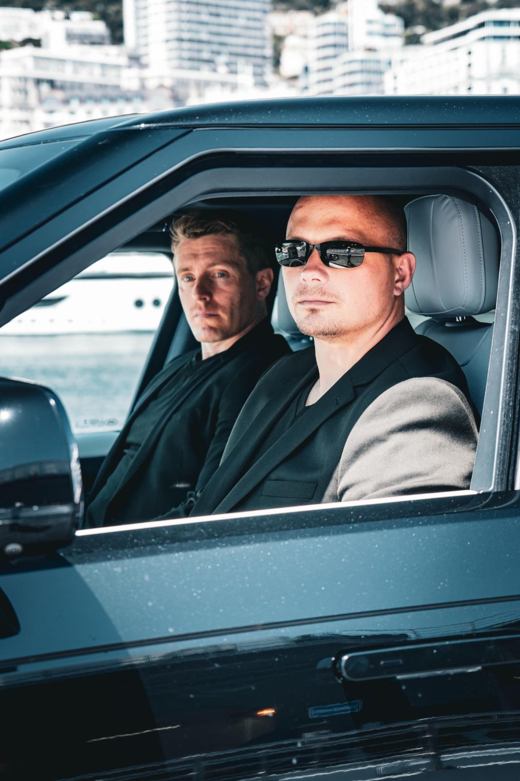 Monaco · BMW et chauffeurs devant un yacht