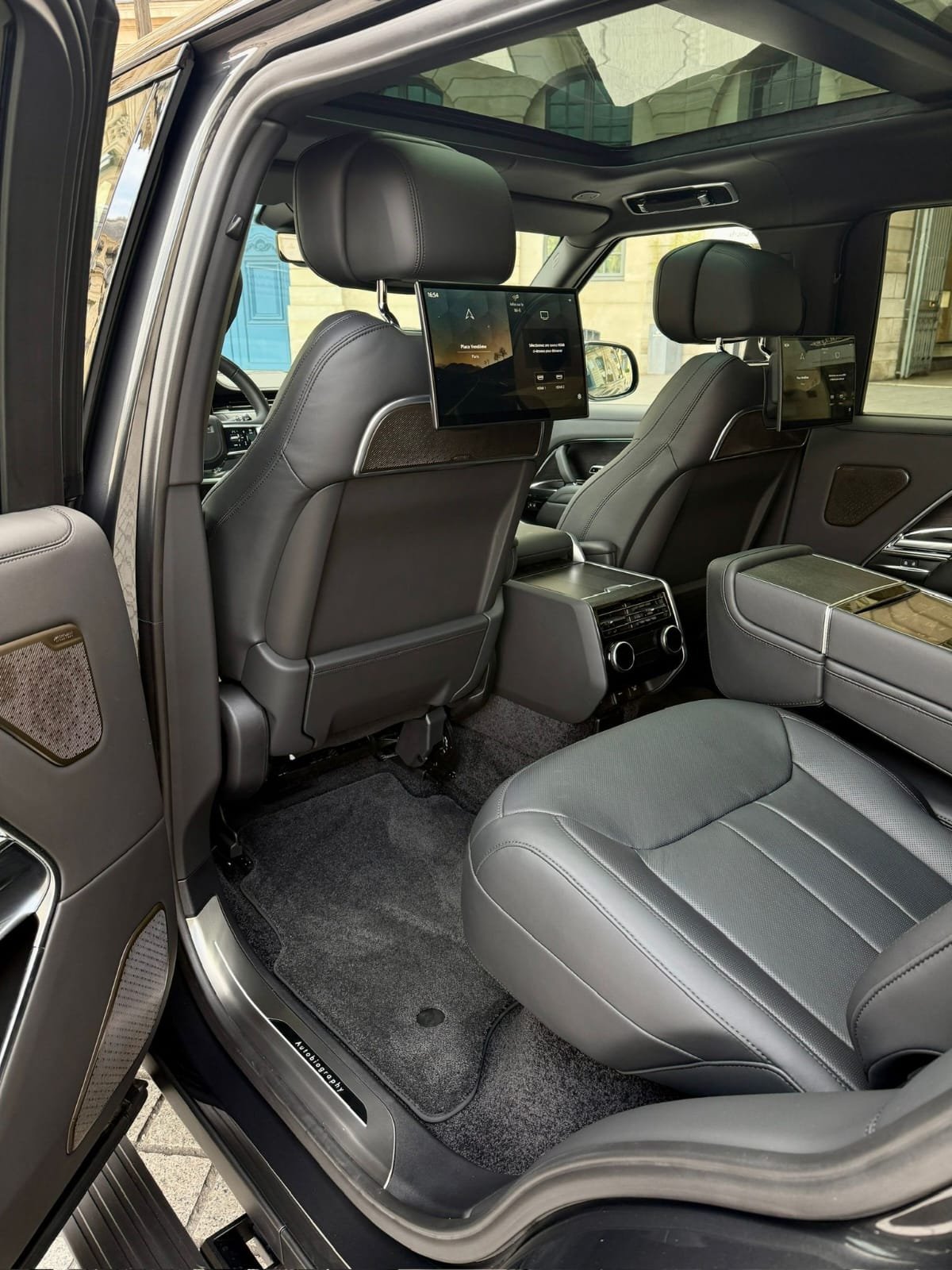 Range Rover Autobiography places arrière écrans VIP Paris FFGR